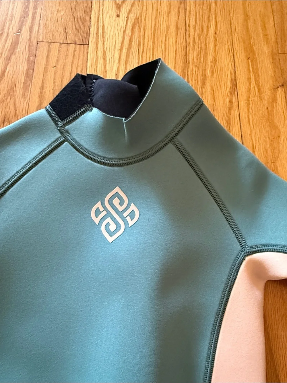 SeaSkin sz 6 kids Teal and Pink Neoprene Wetsuit great condition